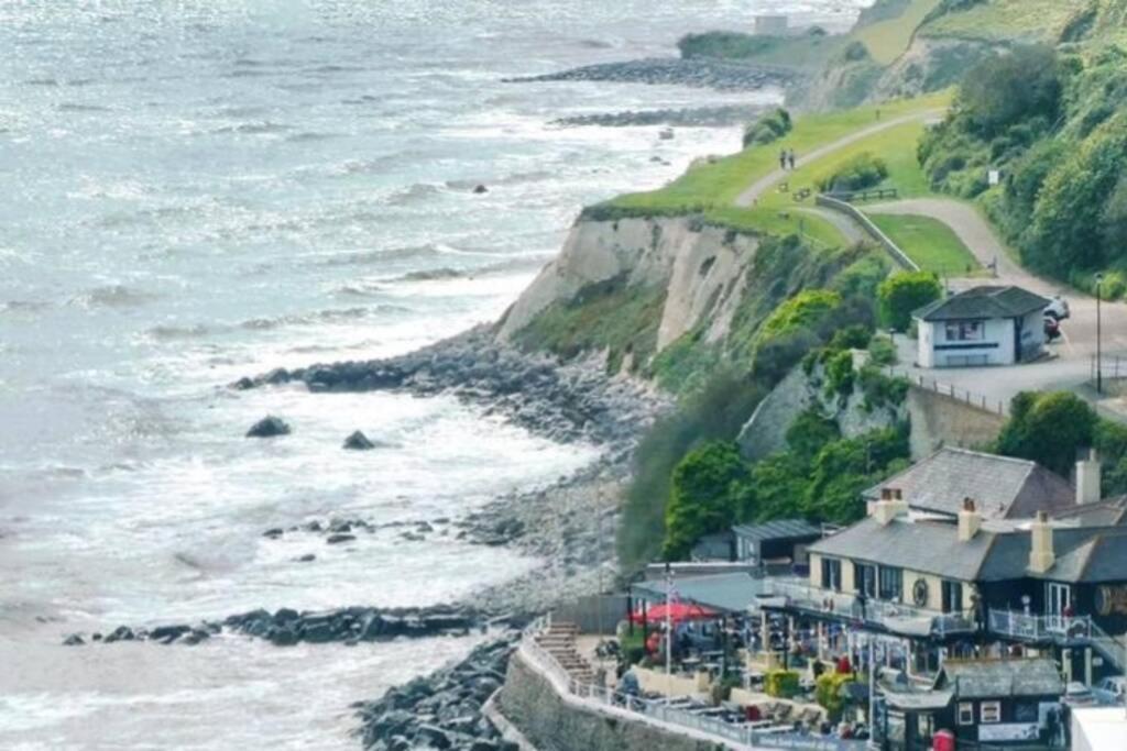 Beautiful Seaside Apartment With Parking Ventnor Exterior photo