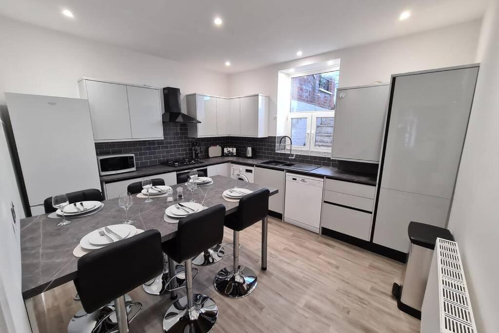 Beautiful Seaside Apartment With Parking Ventnor Exterior photo
